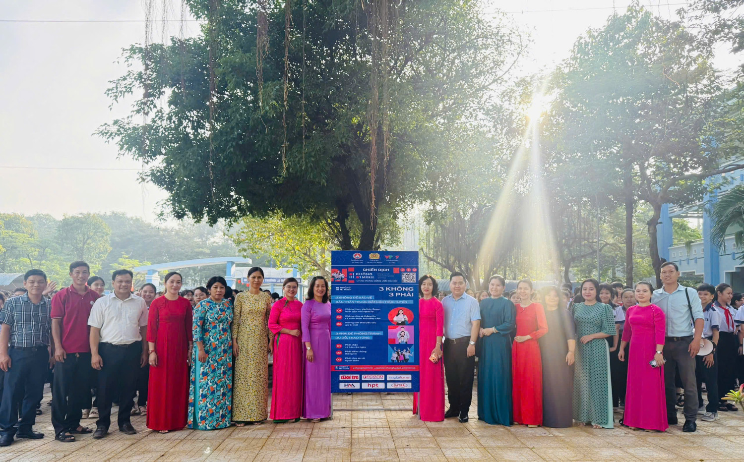TRƯỜNG THCS MỸ PHƯỚC HƯỞNG ỨNG CHIẾN DỊCH “KHÔNG MỘT MÌNH – CÙNG NHAU AN TOÀN TRỰC TUYẾN”