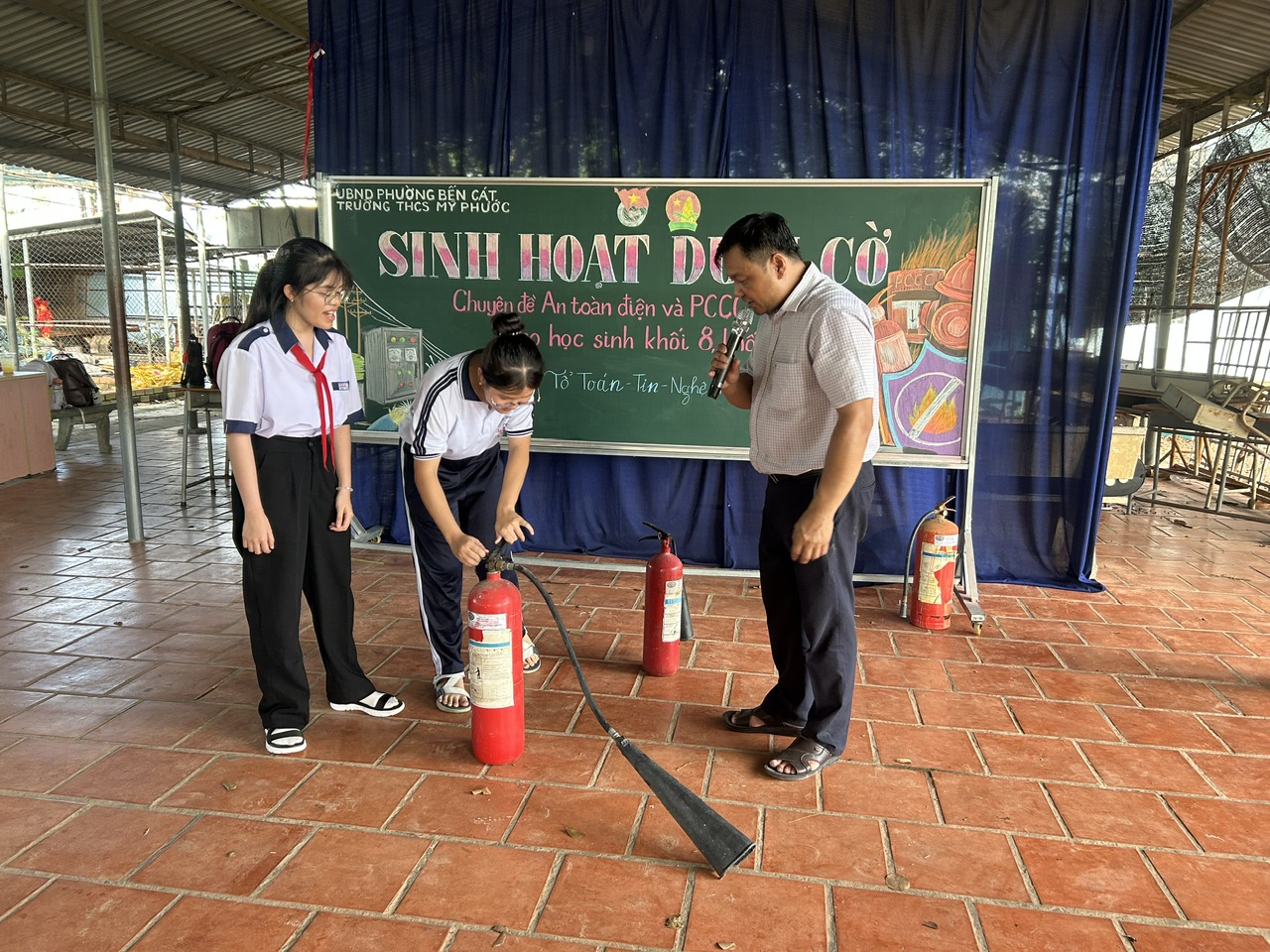 Trường THCS Mỹ Phước trang bị kỹ năng an toàn điện, sơ cấp cứu và phòng cháy, chữa cháy cho học sinh